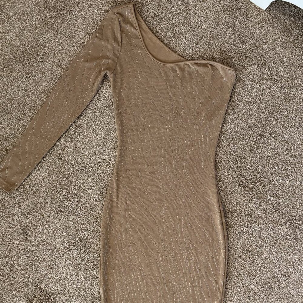 NEW WOMEN’S SHEIN OFF THE SHOULDER ELEGANT MAXI DRESS – BEIGE & SILVER – SIZE 2-